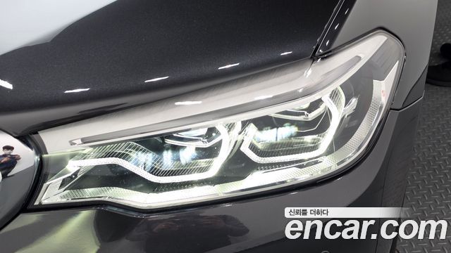 BMW 5-Series 2018 — photo 8