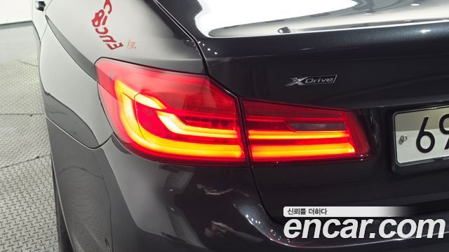 BMW 5-Series 2018 — photo 9