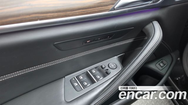 BMW 5-Series 2018 — photo 28