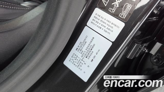 BMW 5-Series 2018 — photo 32