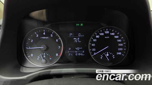 Hyundai AVANTE 2017 — photo 11