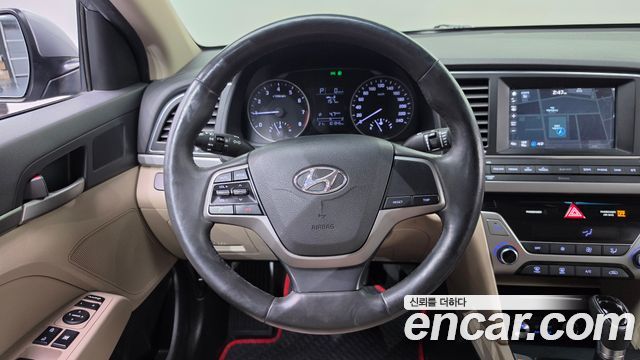 Hyundai AVANTE 2017 — photo 19
