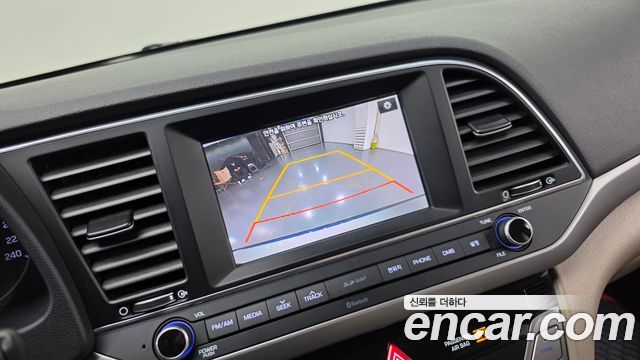 Hyundai AVANTE 2017 — photo 20