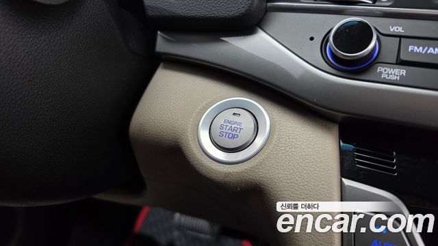 Hyundai AVANTE 2017 — photo 21