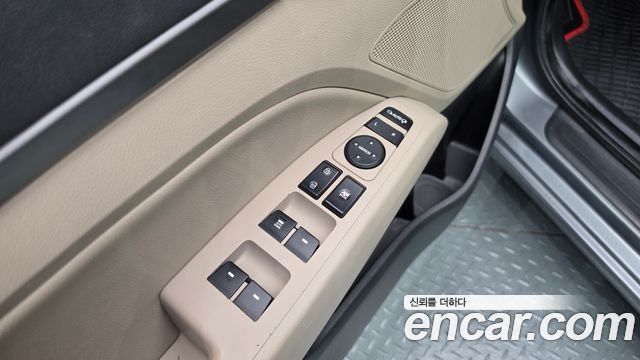 Hyundai AVANTE 2017 — photo 25