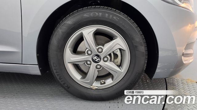 Hyundai AVANTE 2017 — photo 7
