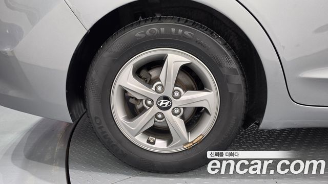 Hyundai AVANTE 2017 — photo 8