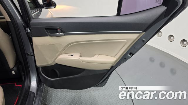 Hyundai AVANTE 2017 — photo 15