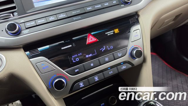Hyundai AVANTE 2017 — photo 27
