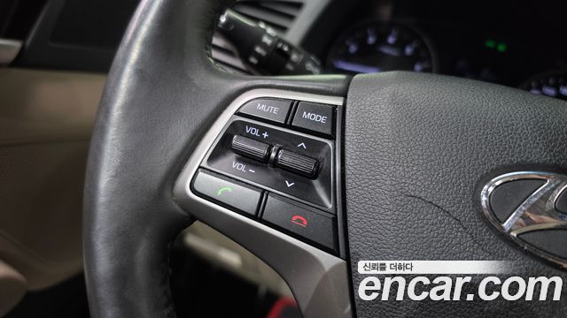 Hyundai AVANTE 2017 — photo 29