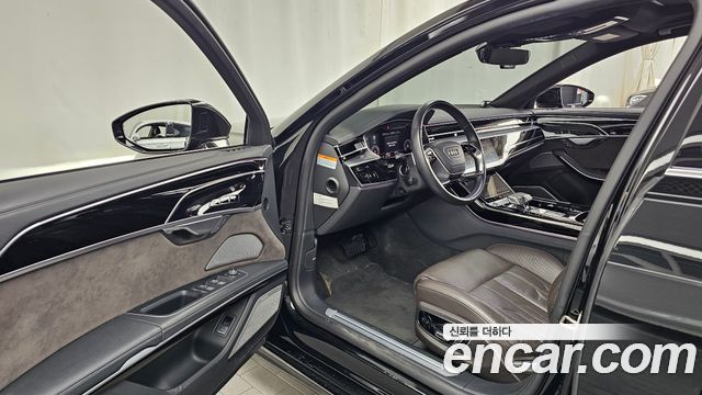 Audi A8 2021 — photo 13