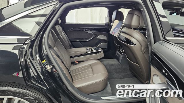 Audi A8 2021 — photo 17