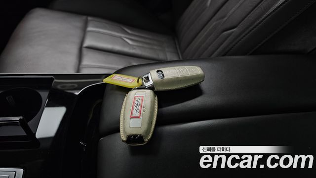 Audi A8 2021 — photo 21