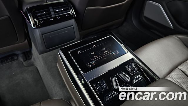 Audi A8 2021 — photo 26