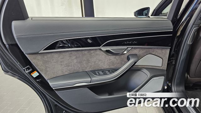 Audi A8 2021 — photo 15