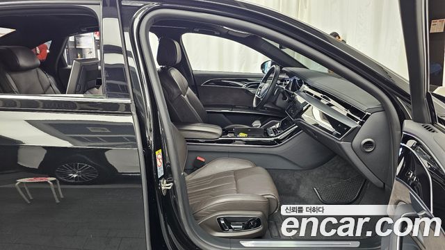 Audi A8 2021 — photo 16