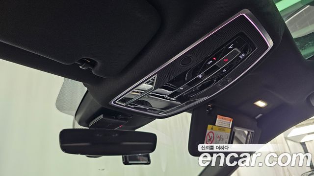 Audi A8 2021 — photo 28
