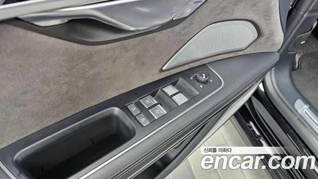 Audi A8 2021 — photo 36