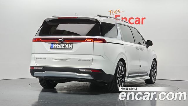 Kia Canival 2021 — photo 2