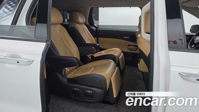 Kia Canival 2021 — photo 17