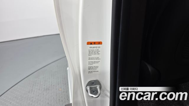 Kia Canival 2021 — photo 24