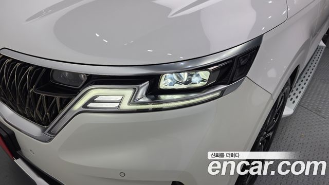 Kia Canival 2021 — photo 8