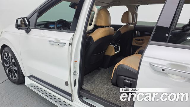 Kia Canival 2021 — photo 16
