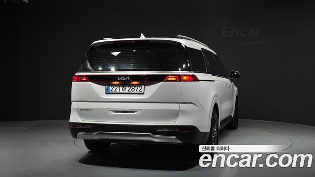 Kia Canival 2023 — photo 4