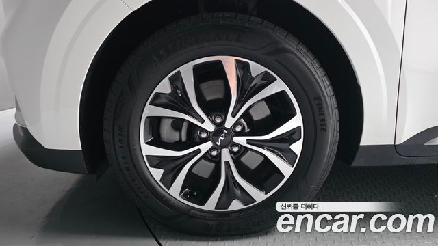 Kia Canival 2023 — photo 5