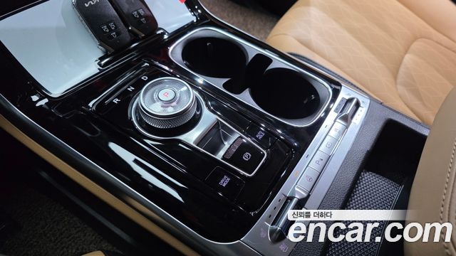 Kia Canival 2023 — photo 9