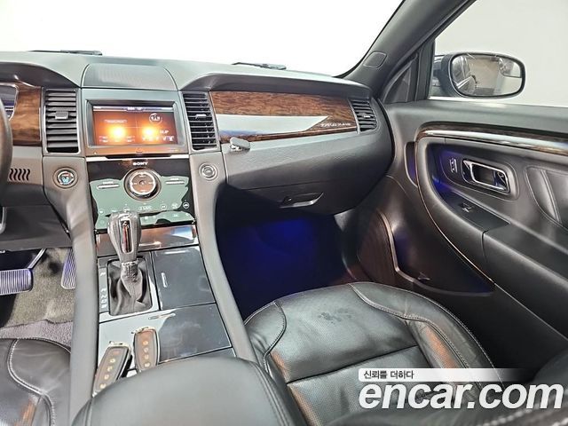 Ford Taurus 2013 — photo 9