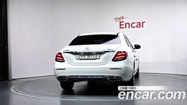 Mercedes-Benz E-Class 2018 — photo 4