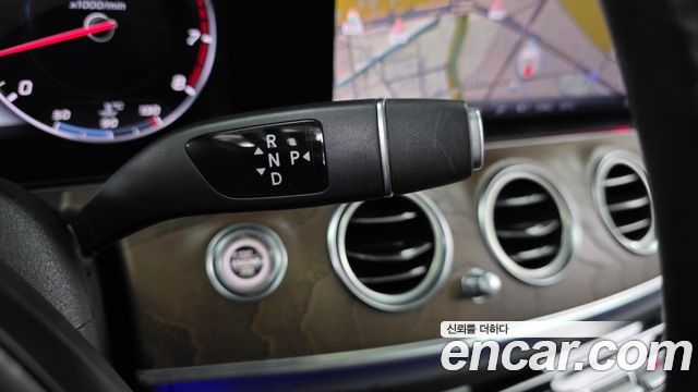 Mercedes-Benz E-Class 2018 — photo 12