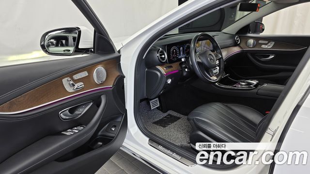 Mercedes-Benz E-Class 2018 — photo 13