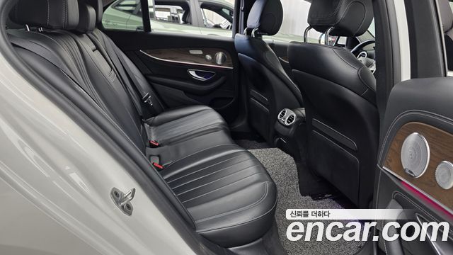 Mercedes-Benz E-Class 2018 — photo 17