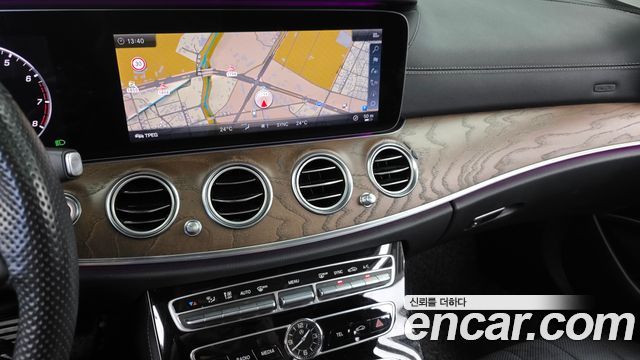 Mercedes-Benz E-Class 2018 — photo 19
