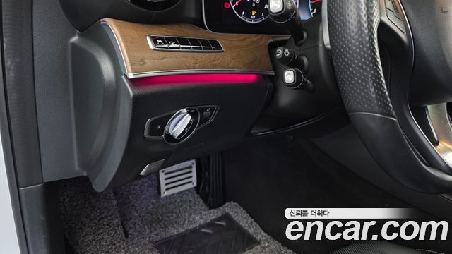 Mercedes-Benz E-Class 2018 — photo 23
