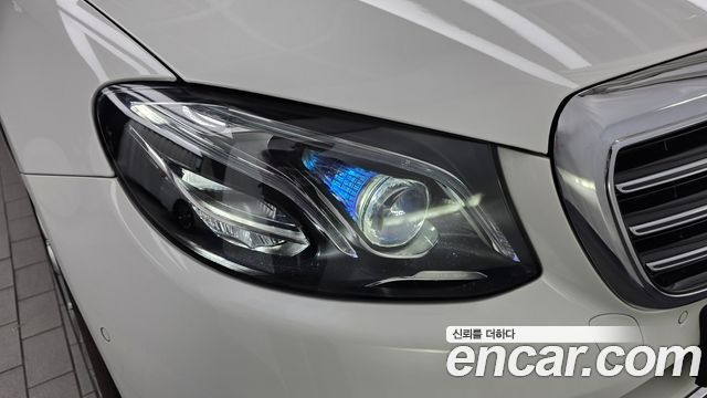 Mercedes-Benz E-Class 2018 — photo 8
