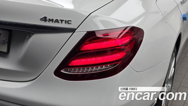 Mercedes-Benz E-Class 2018 — photo 9