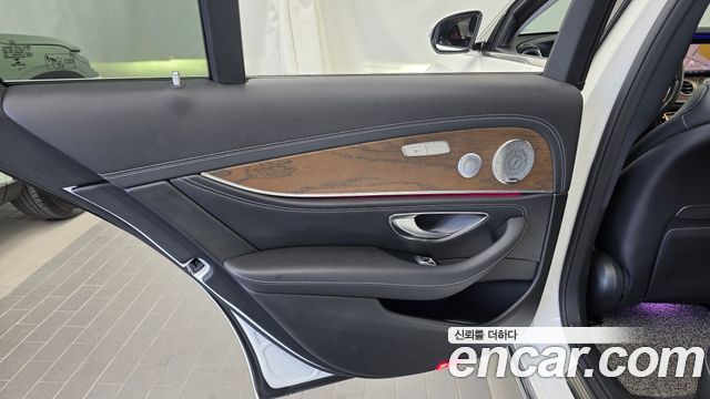 Mercedes-Benz E-Class 2018 — photo 15