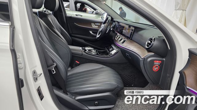 Mercedes-Benz E-Class 2018 — photo 16