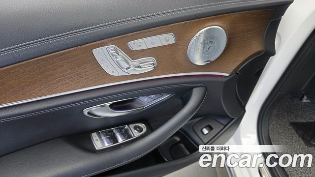Mercedes-Benz E-Class 2018 — photo 29