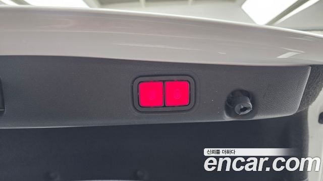Mercedes-Benz E-Class 2018 — photo 30