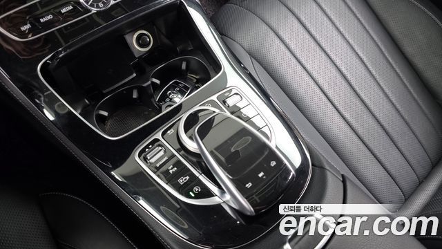 Mercedes-Benz E-Class 2018 — photo 33