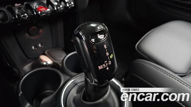 Mini Cooper 2020 — photo 9