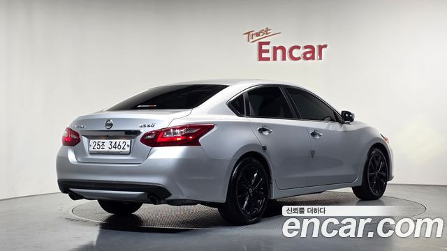 Nissan Altima 2018 — photo 2