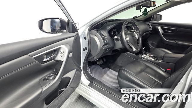 Nissan Altima 2018 — photo 13