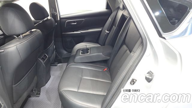 Nissan Altima 2018 — photo 17