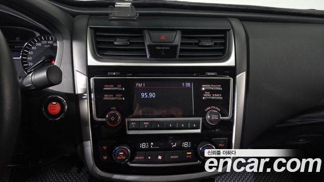Nissan Altima 2018 — photo 19