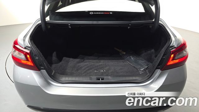Nissan Altima 2018 — photo 24